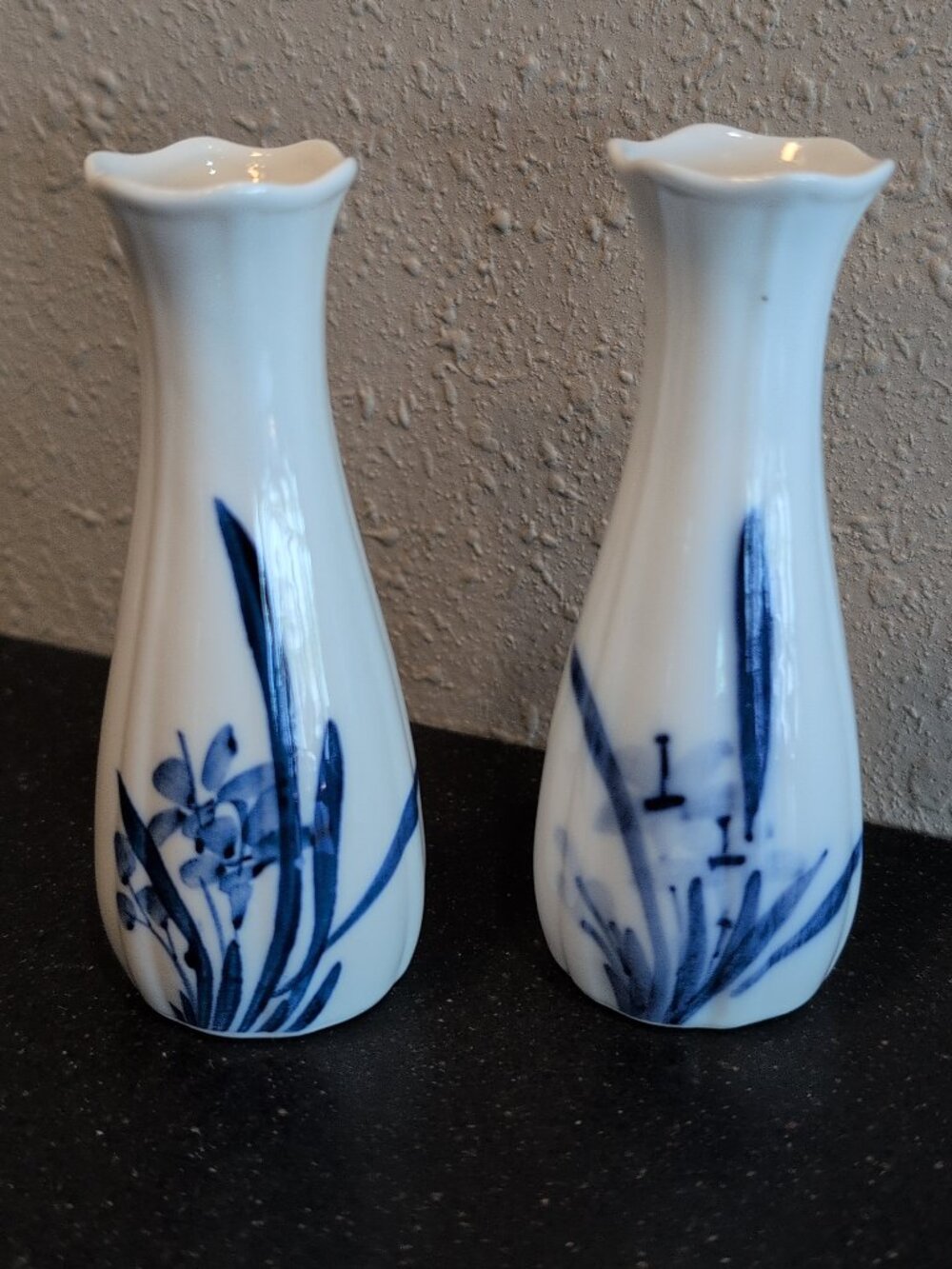 Vintage 4" Blue & White Porcelain Bud Vase Set w/ Floral Design – Made in China